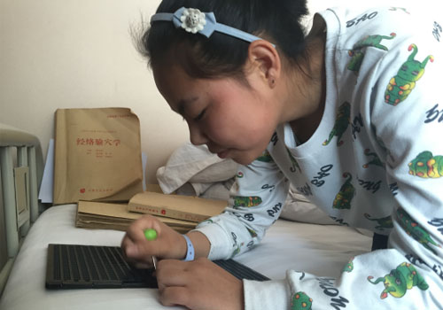 苦等角膜十年，女孩終于又重新看清了媽媽的臉龐