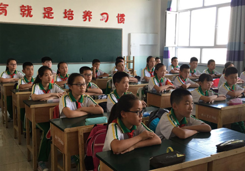 烏魯木齊電視臺聯(lián)合普瑞眼科走進校園愛眼公益活動