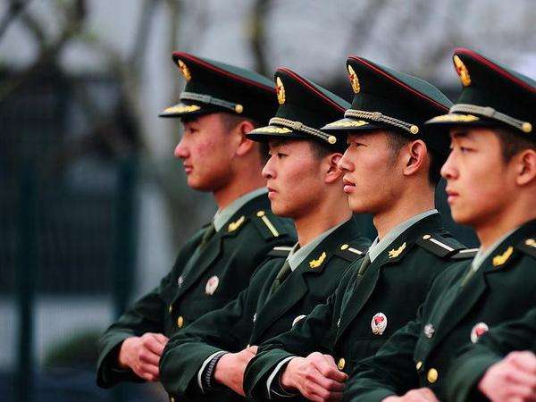 軍校成考生熱門選擇，專家提醒莫讓近視成了“攔路虎”