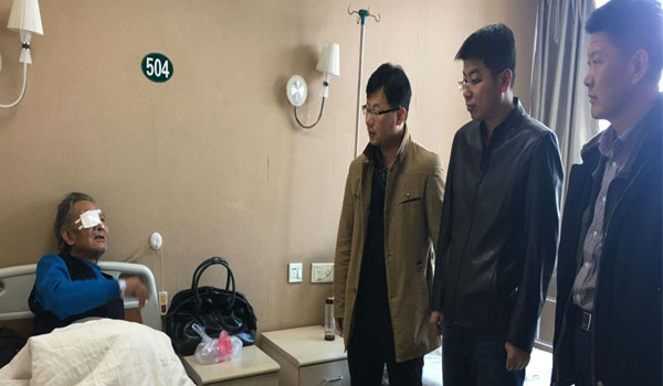 米東區(qū)78歲“三無(wú)” 白內(nèi)障老人在普瑞眼科重獲光明