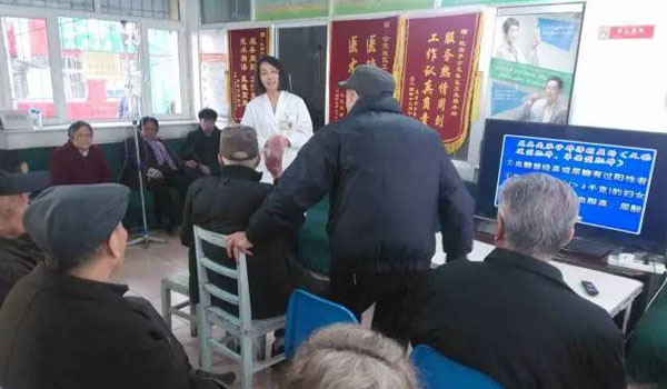 普瑞眼科專家走進(jìn)公交社區(qū)衛(wèi)生服務(wù)站進(jìn)行愛眼講座及義診