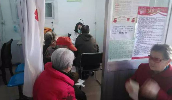 普瑞眼科專家走進(jìn)公交社區(qū)衛(wèi)生服務(wù)站進(jìn)行愛眼講座及義診