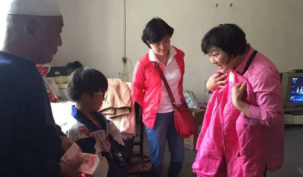 普瑞眼科為達坂城中學(xué)現(xiàn)場贈送79副近視眼鏡