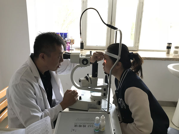 普瑞眼科專家來疆親診，4名淚道病患者手術(shù)