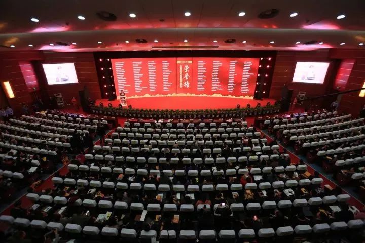烏魯木齊普瑞眼科醫(yī)院榮膺“2017全國誠信民營醫(yī)院”榮譽(yù)