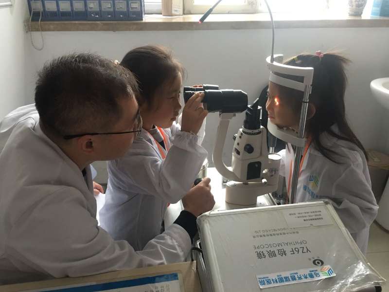 愛(ài)眼護(hù)眼，幼兒園小朋友華麗變身“眼科小醫(yī)生”啦!
