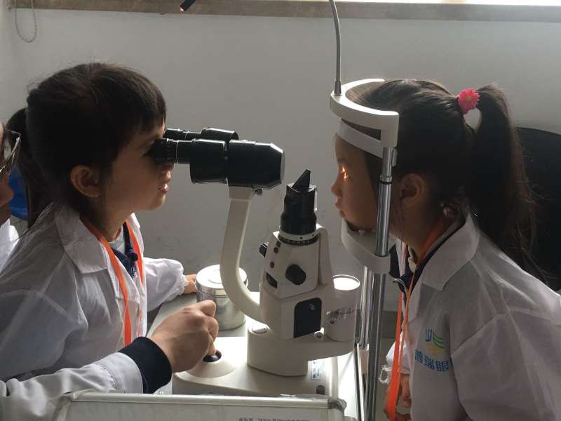 愛(ài)眼護(hù)眼，幼兒園小朋友華麗變身“眼科小醫(yī)生”啦!