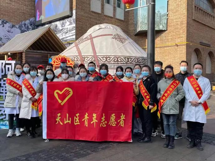 不一樣的時代，一樣的奉獻！雷鋒精神永流傳！