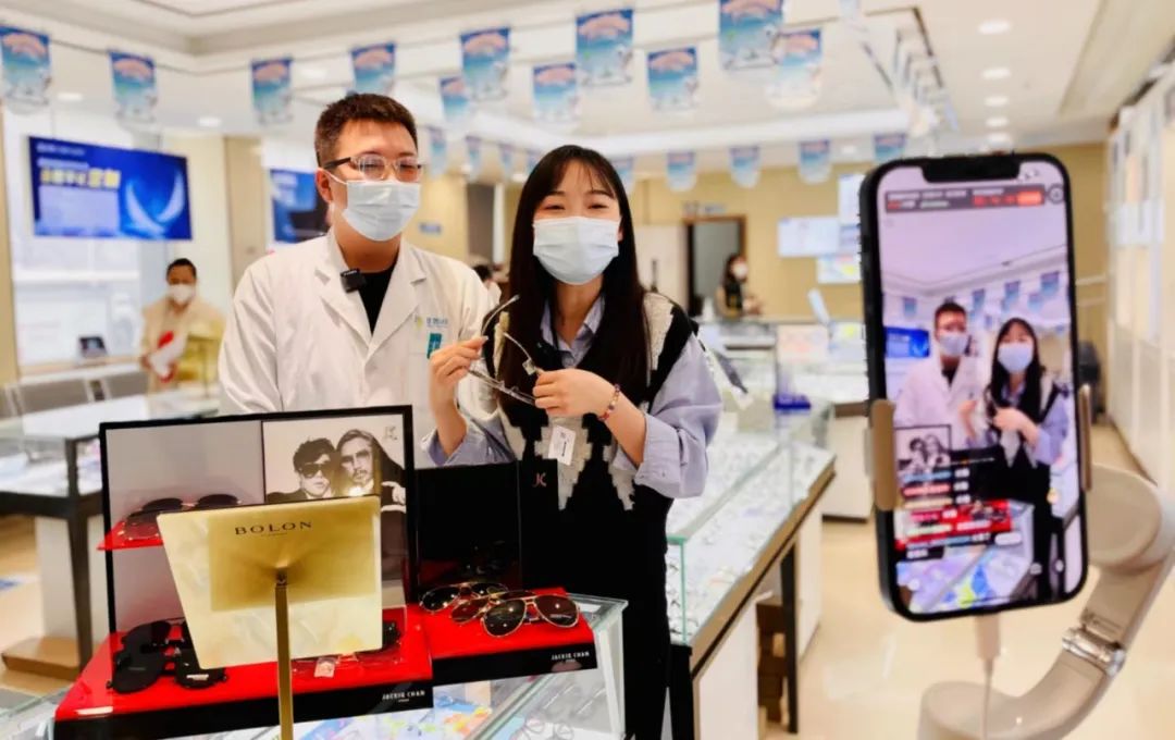 愛眼知識講座、眼部體檢，關(guān)愛女性眼健康