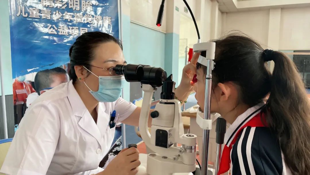41度高溫下的公益，讓哈密孩子的“視界”更加光明