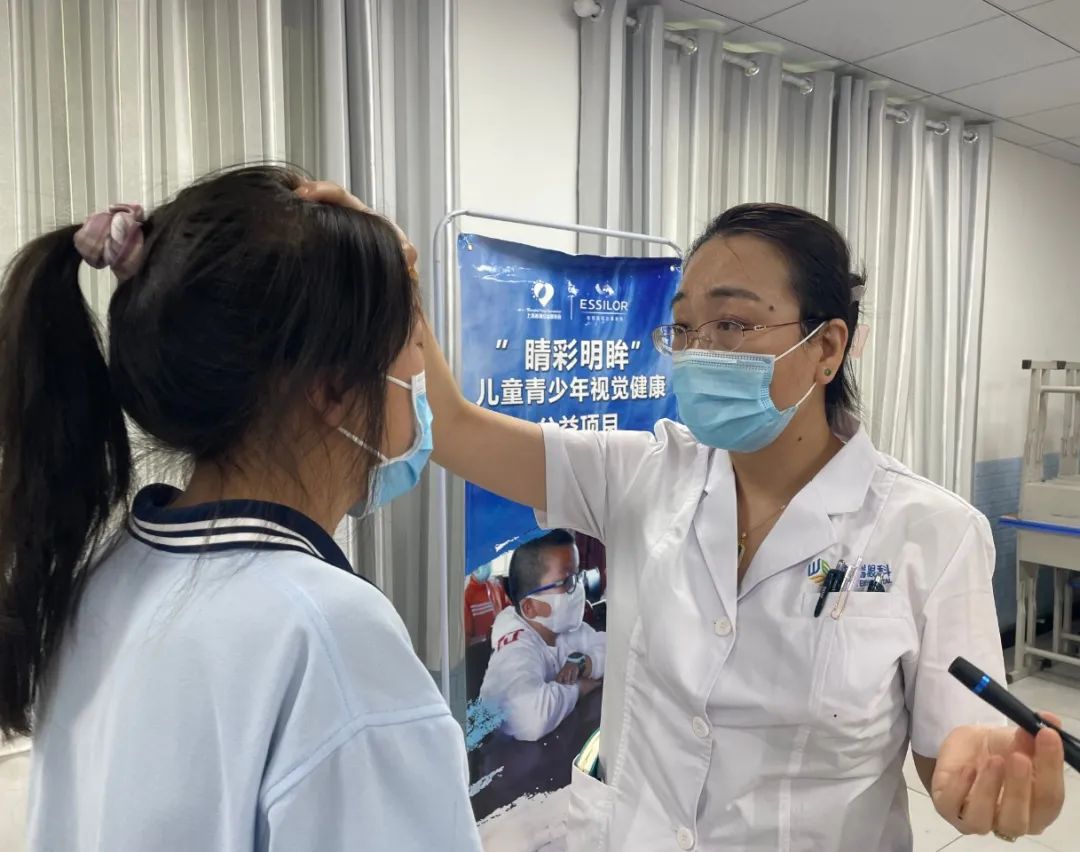 41度高溫下的公益，讓哈密孩子的“視界”更加光明